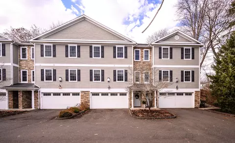 53 Grassy Plain St #B7, Bethel, CT 06801