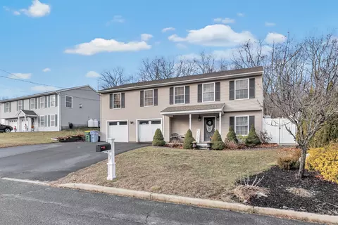 28 Glenford Dr, Waterbury, CT 06708
