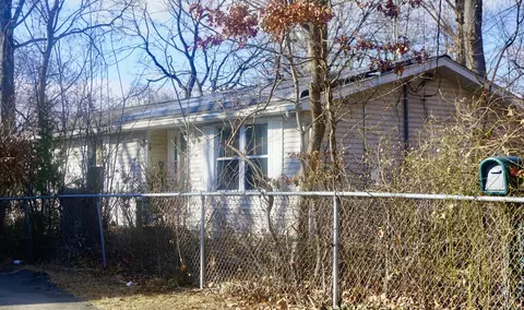 126 Parkside Dr, New Haven, CT 06515