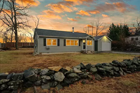10 Cedar Ln, New Fairfield, CT 06812