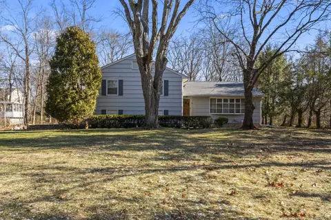 103 Sanford Ln, Stamford, CT 06905