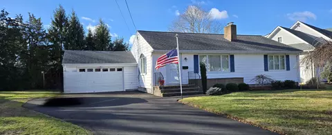 22 Gulfview Ct, Milford, CT 06460
