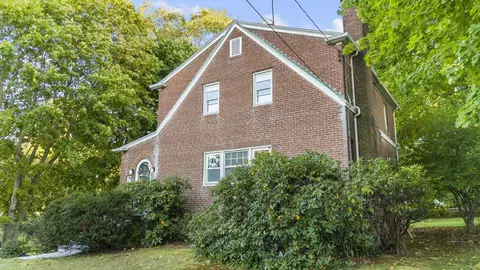 90 Augur St, Hamden, CT 06517