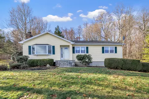 121 Village Dr, Shelton, CT 06484