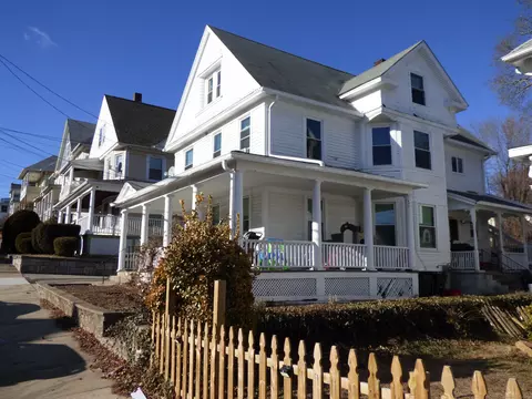 25 E 9th St, Derby, CT 06418