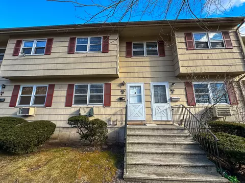 35 Coach Cir #3, Naugatuck, CT 06770