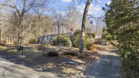 27 Hemlock Cir, Ledyard, CT 06335