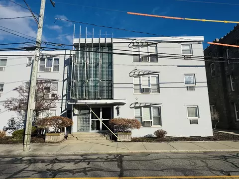 184 Pequot Ave #402, New London, CT 06320