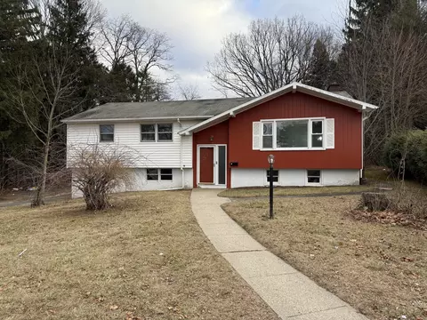 60 Gayfield Rd, Waterbury, CT 06706