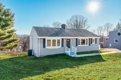 22 Winthrop Blvd, Cromwell, CT 06416