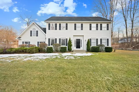 4 Middle River Rd, Danbury, CT 06810