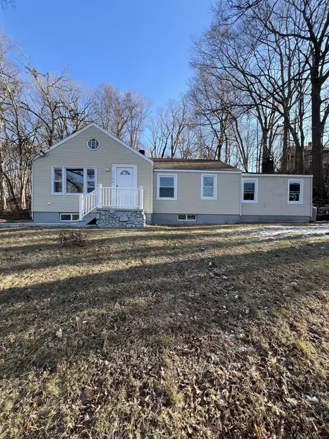 112 Buckland St, Plantsville, CT 06479