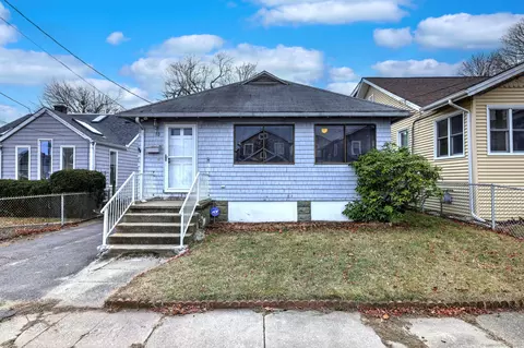 10 Hauser St, Milford, CT 06460