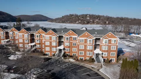 10 Hayestown Rd #4-32, Danbury, CT 06811