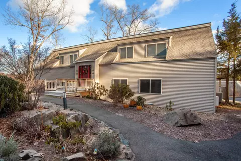 116 Library Ln #116, Simsbury, CT 06070