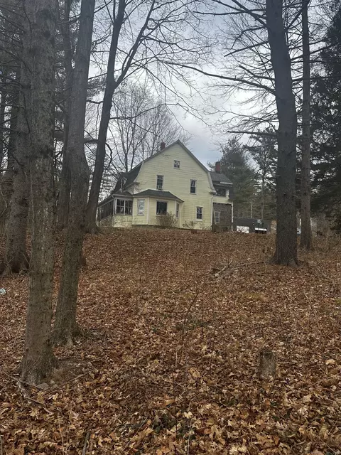56 Woodstock Ave W, Putnam, CT 06260