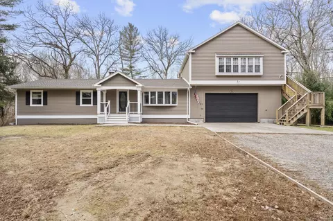 91 Old Castle Dr, Monroe, CT 06468