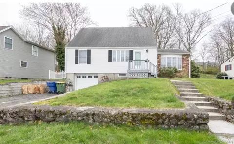 31 Rockledge Dr, Waterbury, CT 06706
