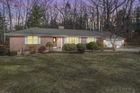 4 Dogwood Ln, Farmington, CT 06032