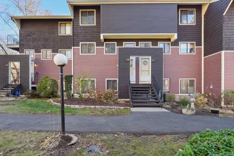 8 Stonegate #B, Branford, CT 06405