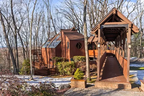 21 Colony Cir, Glastonbury, CT 06033