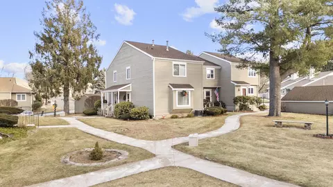 5 Lakeview Dr #5, Southington, CT 06489