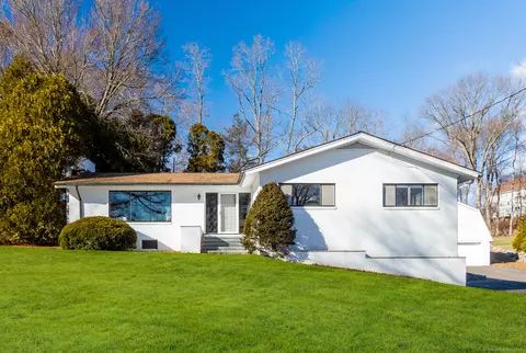 440 Whippoorwill Ln, Stratford, CT 06614