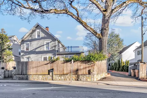 147 Grove St, Stamford, CT 06901