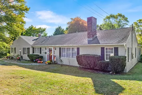 10 Maple Dr, Groton, CT 06340