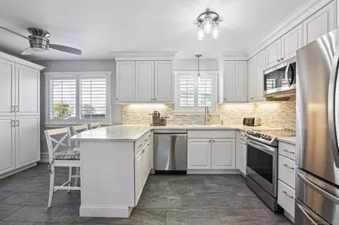 592 Heritage Vlg #B, Southbury, CT 06488