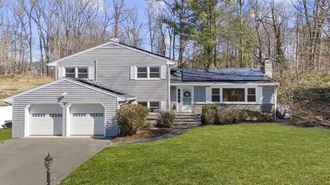 216 Autumn Ridge Rd, Fairfield, CT 06825