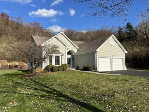29 Riverbend Dr #29, Oxford, CT 06478