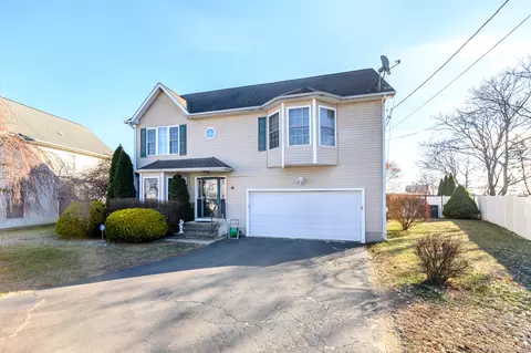 66 Chamberlain Pl, Bridgeport, CT 06606