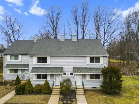 152 Salem Dr #152, Cromwell, CT 06416