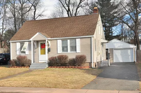 75 Lenox St, Manchester, CT 06040