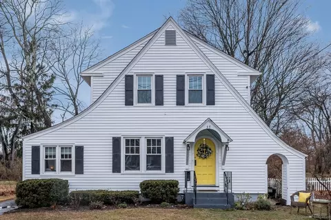 37 Sheffield St, Old Saybrook, CT 06475