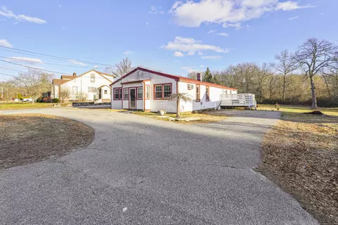 38 Lake St, Moosup, CT 06354
