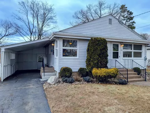 82 Irving St, Manchester, CT 06042