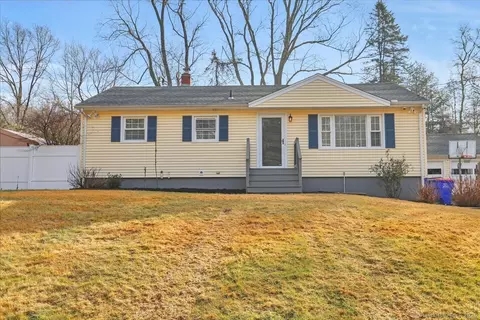 141 Toll House Ln, Fairfield, CT 06825