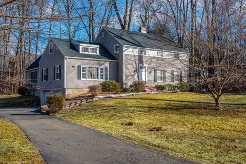 12 Burnwood Dr, Bloomfield, CT 06002