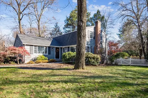 10 Vincent Dr, Simsbury, CT 06070