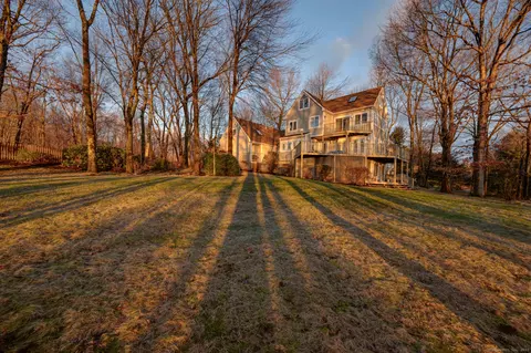 114 Sunrise Dr, Glastonbury, CT 06033