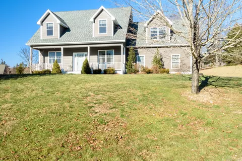 2 Kensington Dr, East Lyme, CT 06333