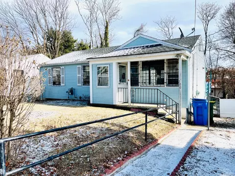 100 Monroe Ave, Waterbury, CT 06705