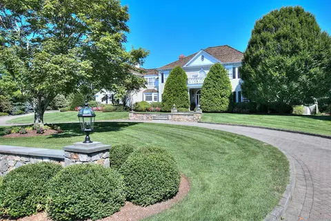 39 Keelers Ridge Rd, Wilton, CT 06897