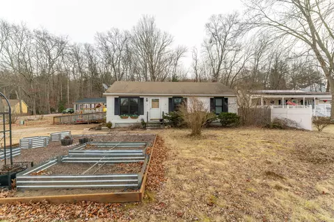 44 Courtney Ln, Killingly, CT 06241