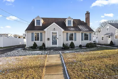 160 Eastern Pkwy, Milford, CT 06460