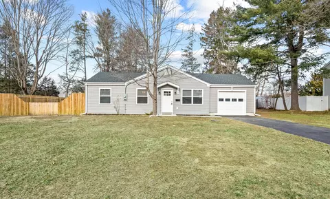 61 Woodbridge Rd, Glastonbury, CT 06033