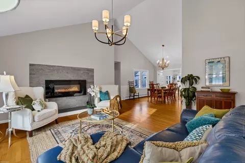 132 Primrose Ln #132, Windsor, CT 06095