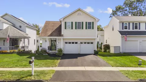 3 Butternut Ln, Newington, CT 06111